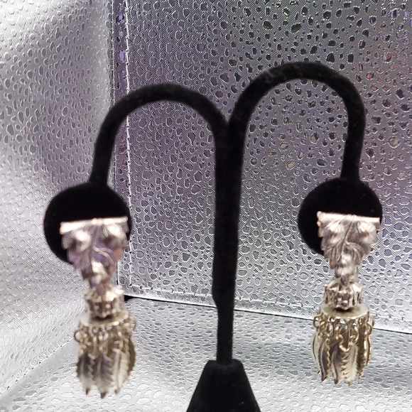 Vintage Leaves Dangle Earrings. Unique & Attractive. VGC. - Picture 3 of 11